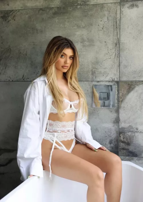 She means business by MianAnonymous