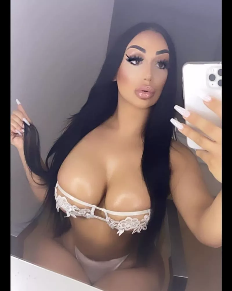 She probably wouldn't know how to tie her shoe laces posted by bubblebuttftw