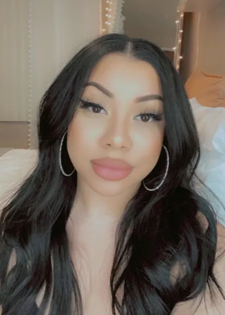 She says her plump lips look better when wrapped around that long st(d)ick 👄💦 by [deleted]