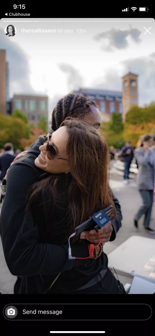 She smells like roses lmao by notsamszn