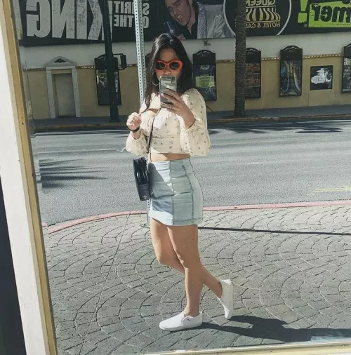 She thinks she's hot by Wesdxxx