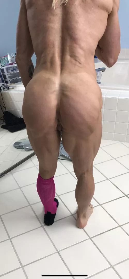 She was posing her glutes while I shaved by Olafsurf