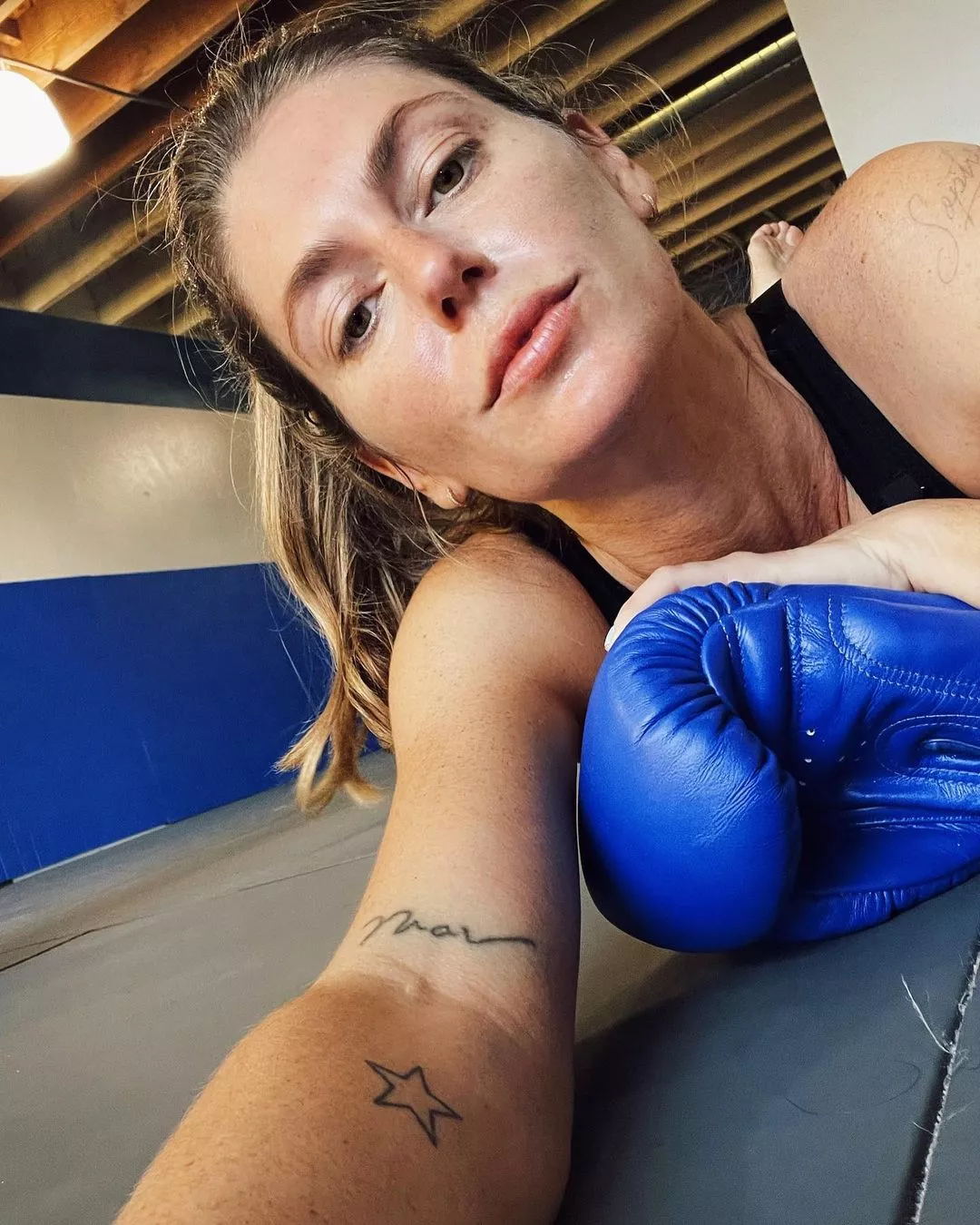 She's A Knockout posted by skycommander