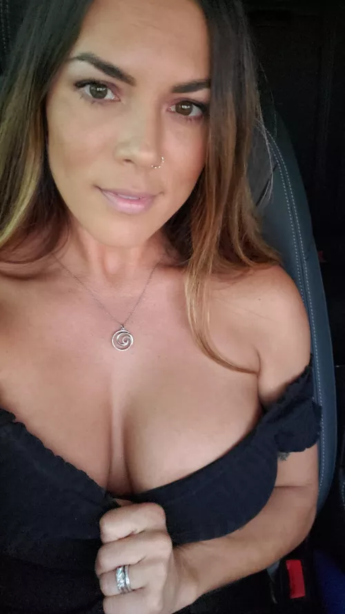 She's a man-eater. by kbass2_0