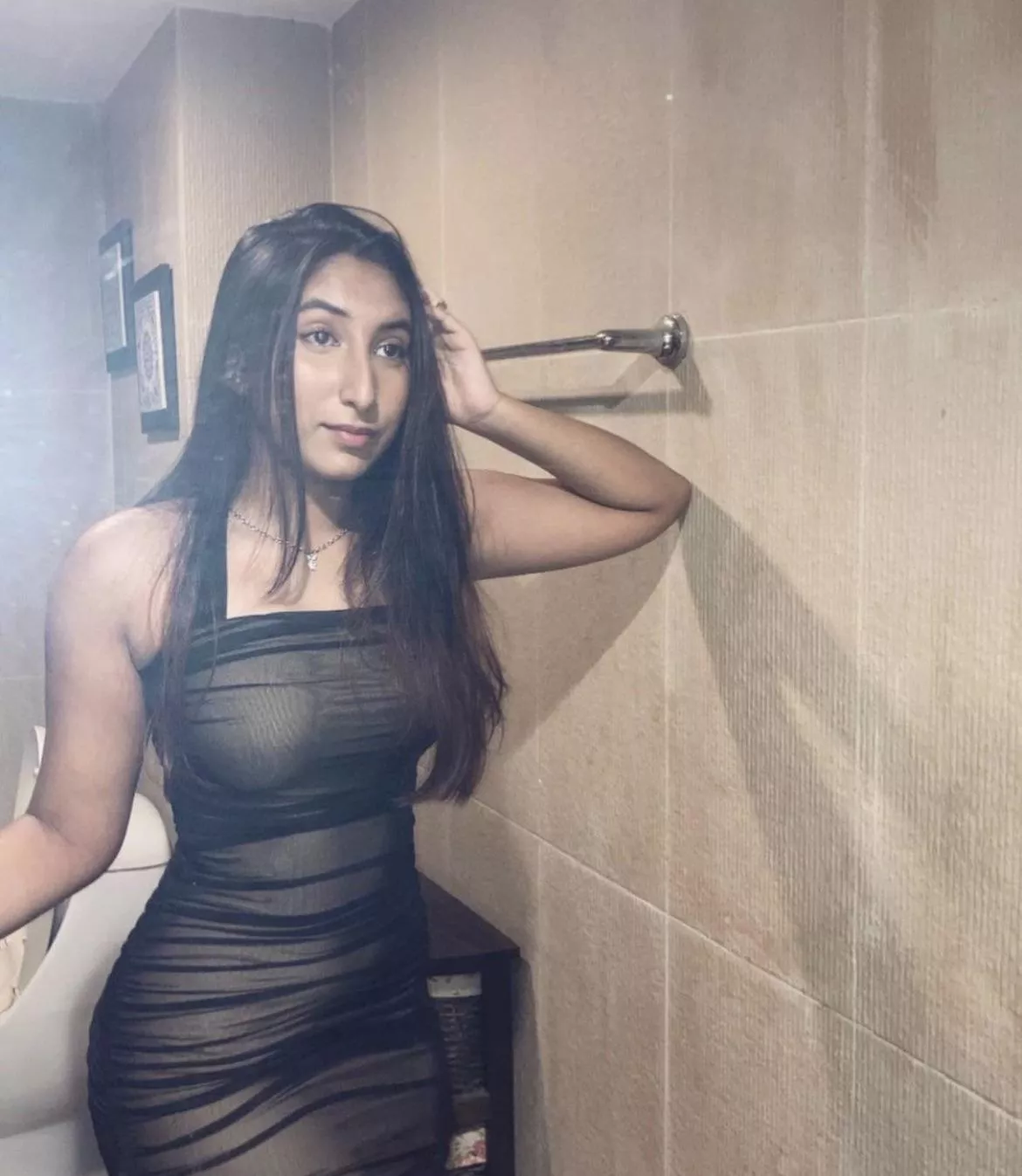 She’s absolutely stunning posted by jaisjsbsiwb