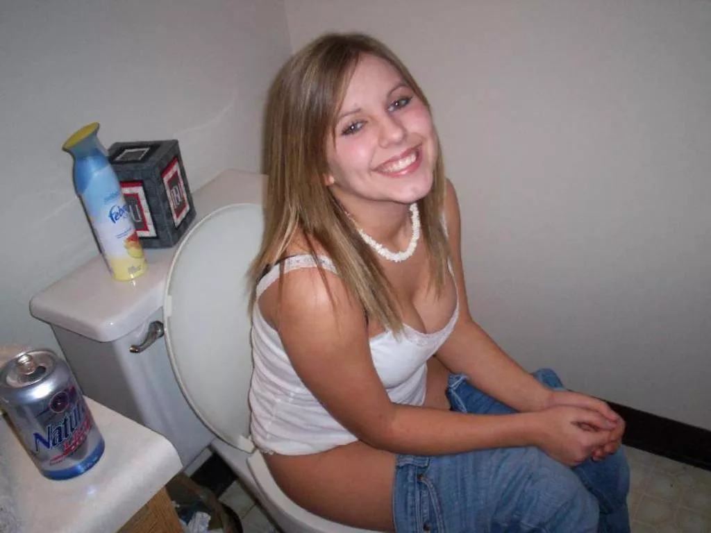 She's got a nice smile posted by CatpainTpyos