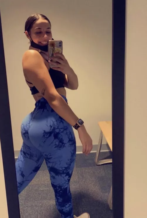 She’s happy to be of service to your cock💦🍑 by Icantbebothered-