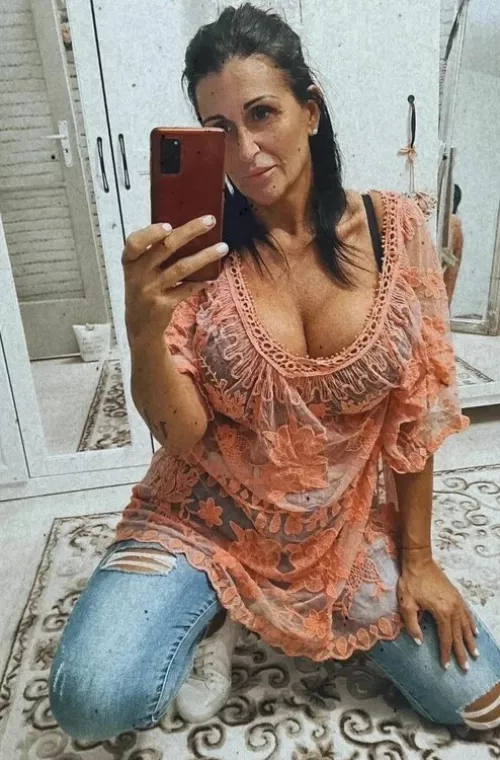 She's hot!🔥 by contentlyplastic