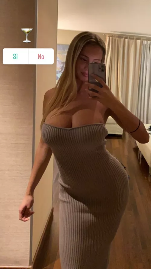 She's ready for dinner date by shawnsmith747