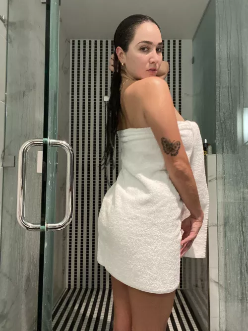 She’s so sexy by McFilthy666