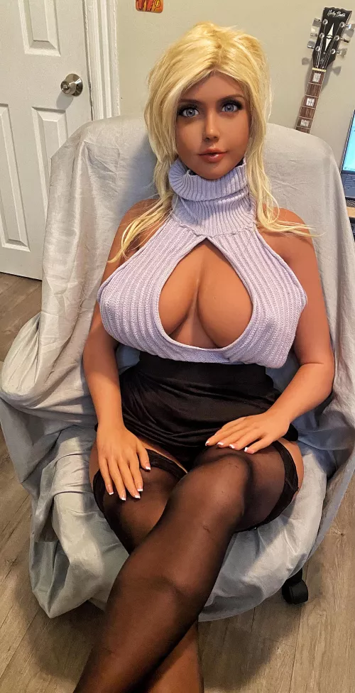 She’s such a milf. 🥰 by Roseuwu7