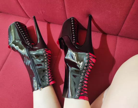 Shiny and laced by QueenOfEverything7