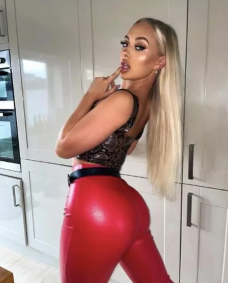 Shiny ass by Englishgenttleman