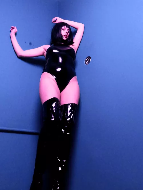 Shiny boots worship tonight 🔥 [OC] by Niamh_Satie