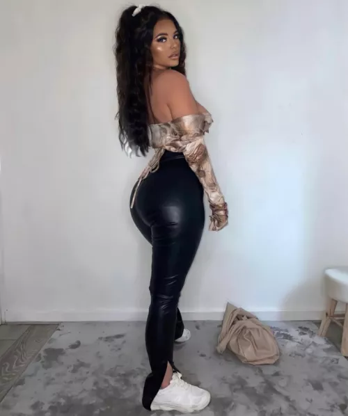 Shiny bum by betaboy97