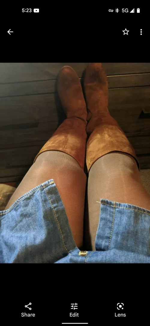 Shiny is ok right...will it get the guys attention at the office? Asking for a friend..... by nepapantyhosequeen