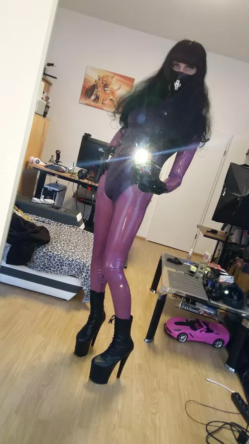 Shiny latexleggings by Jessi2021