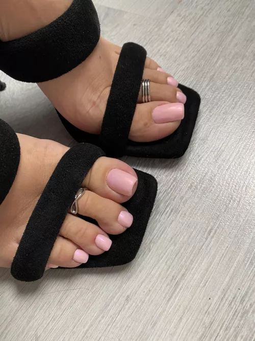 Shiny pink 🥰😜 by missheels07