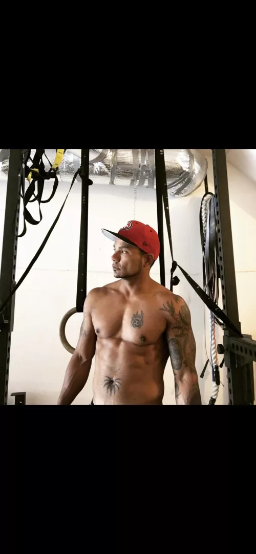 Shoot this 42 year old daddy a vote https://legendarydadbod.com/2021/will-bolanos 👈🏾❤️🤙🏾 by Confident-Ad6549