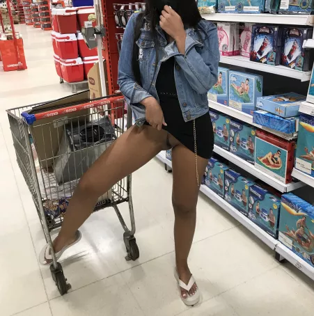 Shopping and flashing 🇧🇷😋 by [deleted]