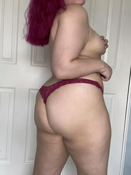 Short and Curvy 😘 by AmoretteRossi