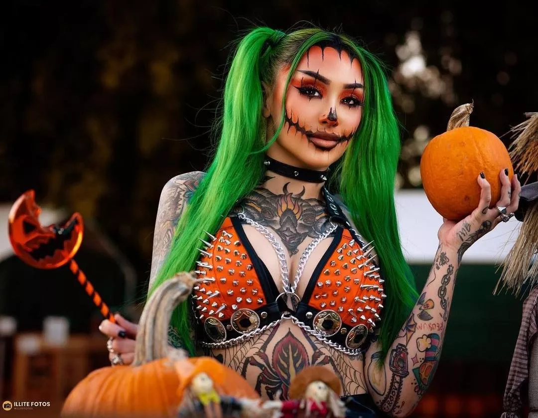 Shotzi is one sexy pumpkin 🎃 posted by theman6669
