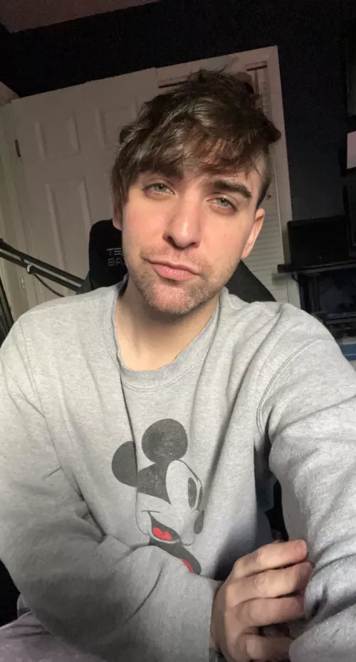 Should be cleaning, but ended up playing Minecraft… 😅 by officiallychadd