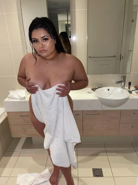 Should I drop my towel for you? by manijade