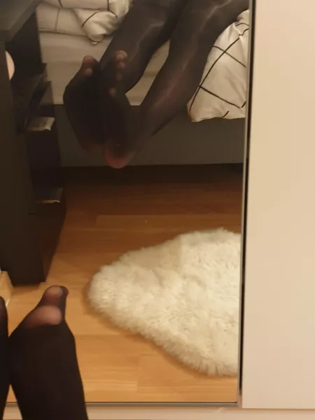 Should I hold my feet like this around your cock? by snippa_x_killa