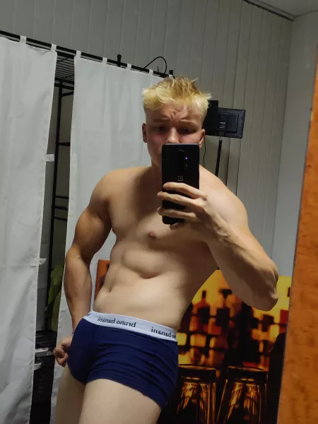 Should I pull down? by timlaurenz_