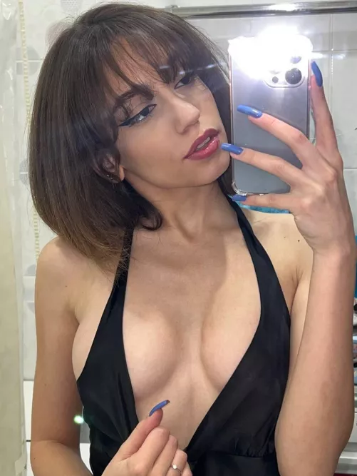 Should I put my shirt down ? by Little_lamb22