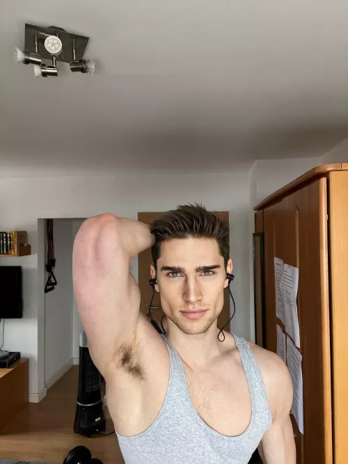 Should I shave 🪒? by jonasheimof