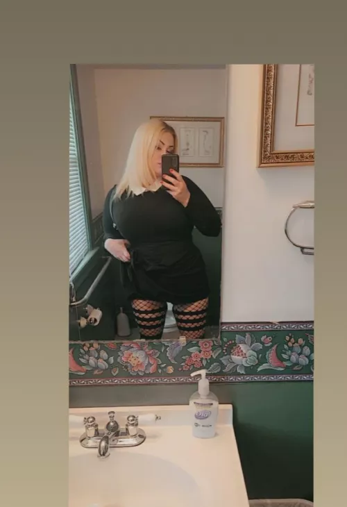 Should I show more? by bippybaby