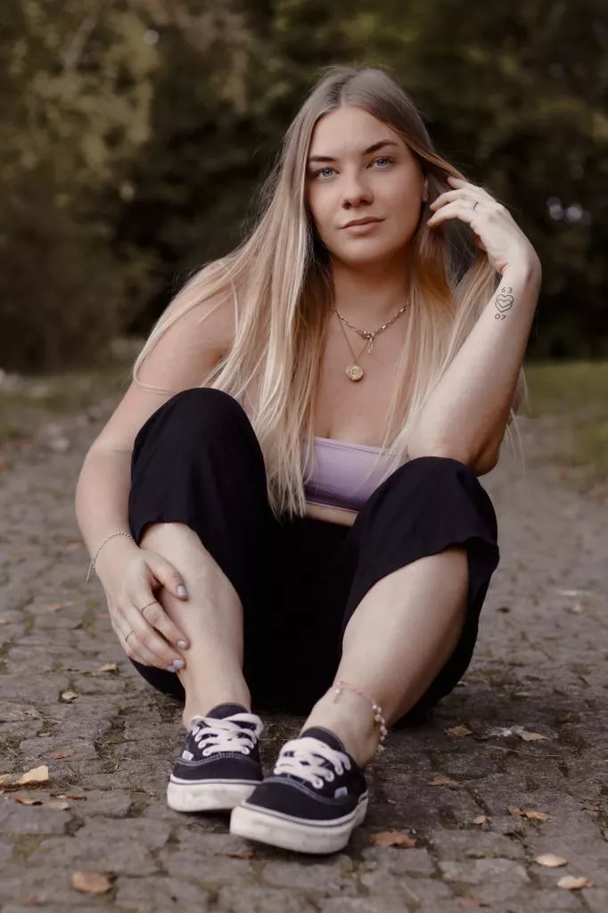 Should I spread my legs for u ? posted by Tia_za