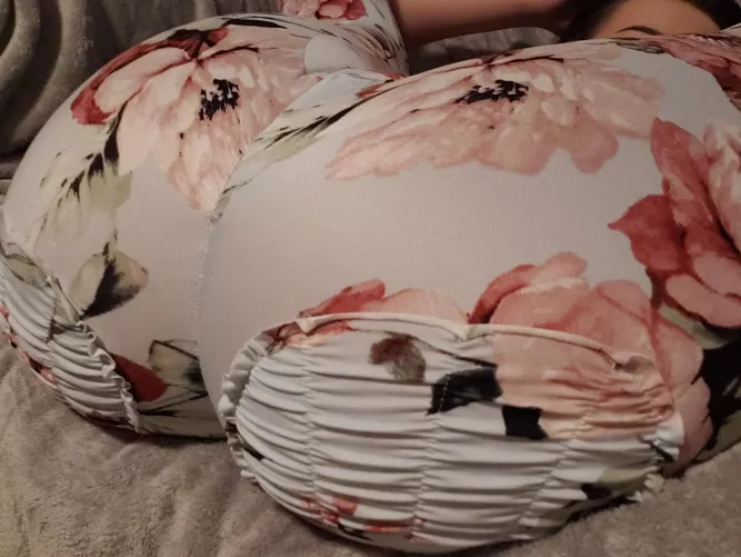 should I wear my new leggings to the gym? by MilaJoyce69