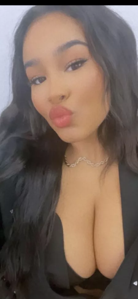 “Show this fo your naughty buds online and have fun whilst I’m out” by prettyfeetgangx