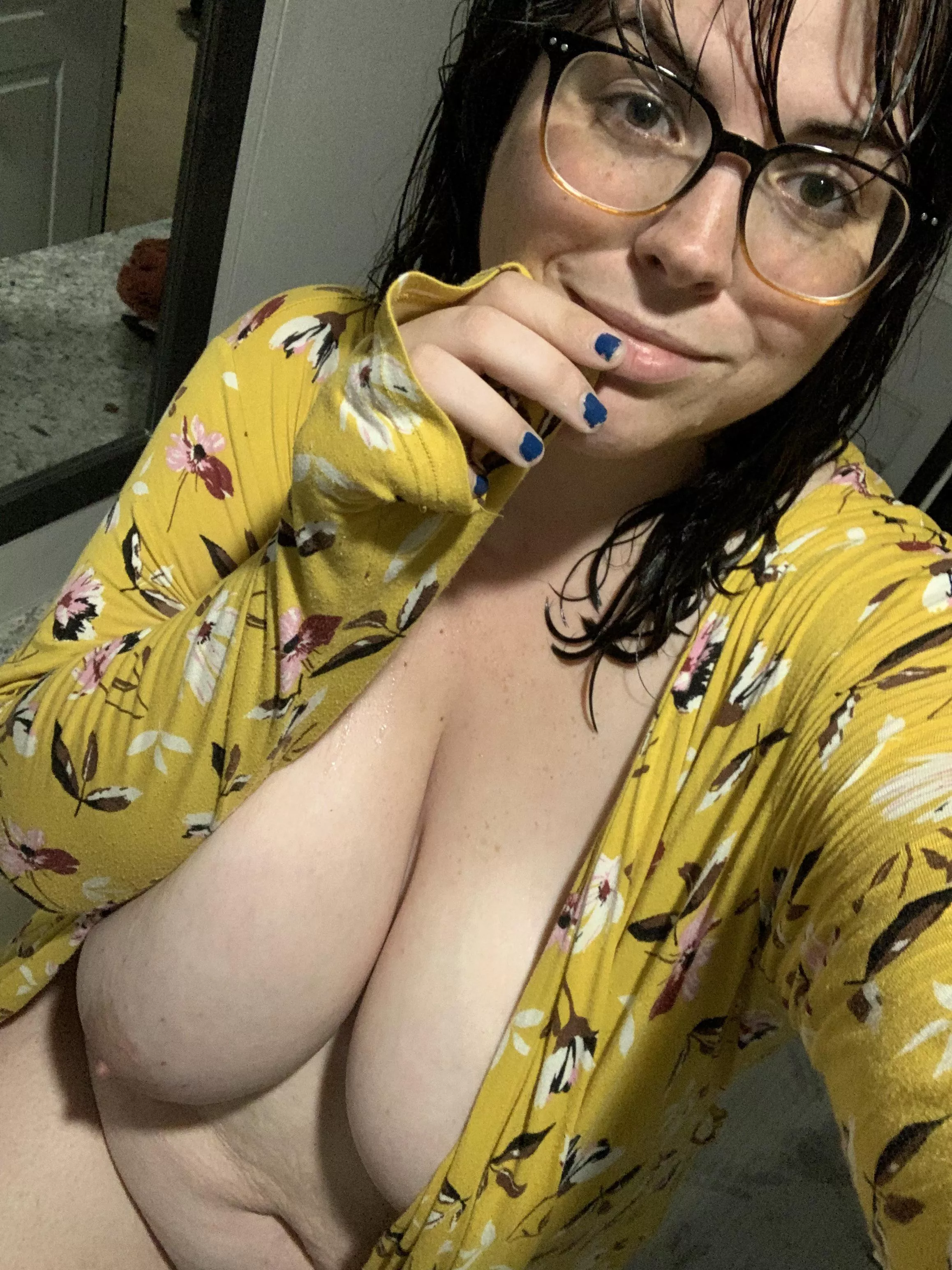 Shower done ✅ I need some love now 🥰 posted by Wide_Zookeepergame_9