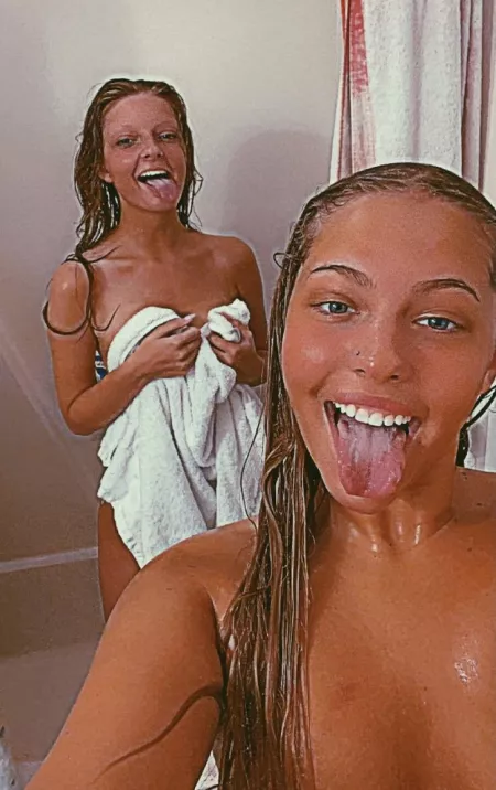 Shower fun 😜 by C0OO