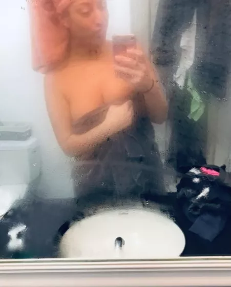 Shower pic 🙈 by MizzMoxxii