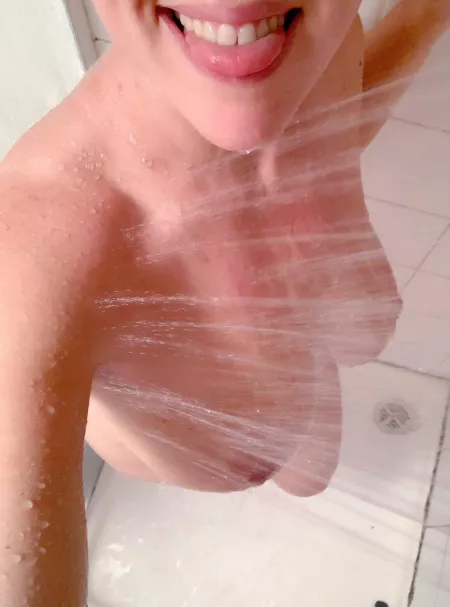 Shower selfie 🧼😋 by Sensualhousewife86
