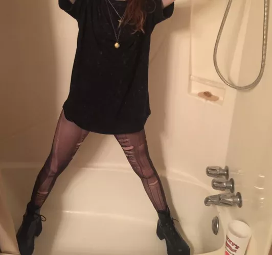 Shower time by femmboii2000