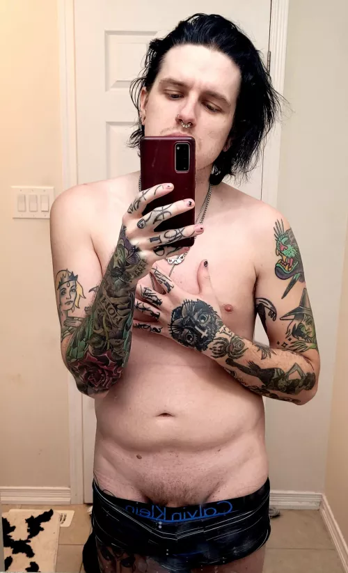 Shower time! by horrifiquefucks