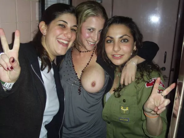 Showing 1 with her 2 friends by My_Porn_Account_____