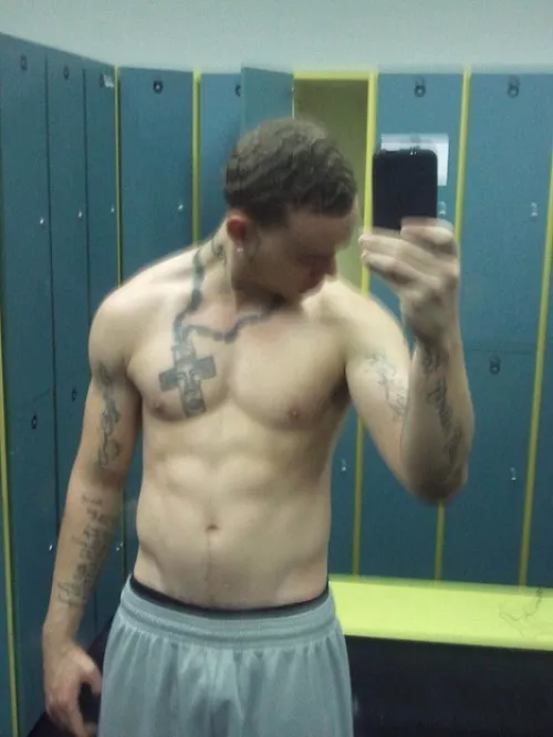 Showing off by gaypicsposter_