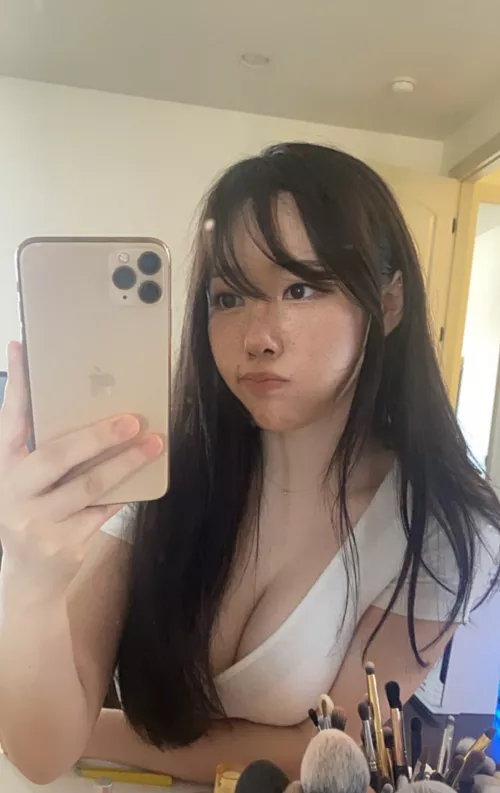 Showing off her cleavage by EitherFunny1337