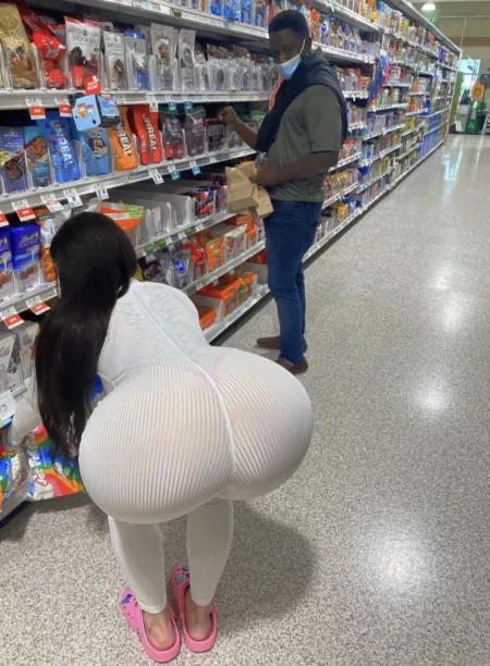 Showing off in public by Somesuperhornyguy