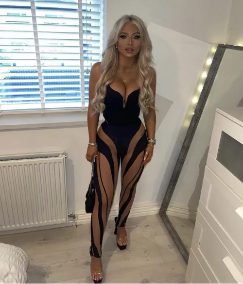 Showing off by Snoo78665