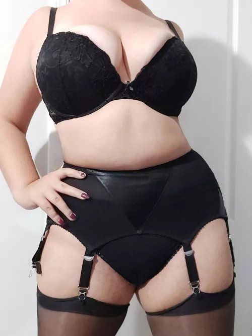 showing off my curves in this sexy lingerie 😘 by mia_____m