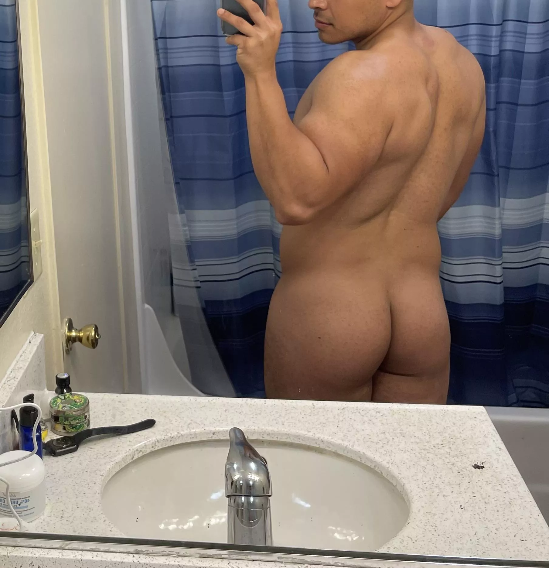 Showing off my peach 🍑 lol posted by go_suck_a_dick9in