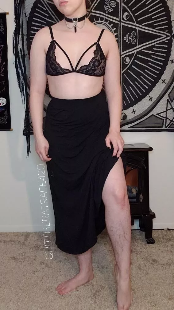 Showing off my sexy hairy legs 🥰 posted by quittheratrace420